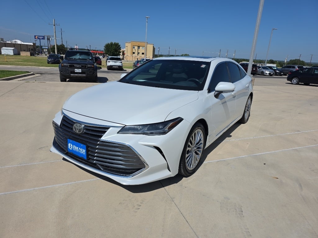 2019 Toyota Avalon — rear three-quarter view