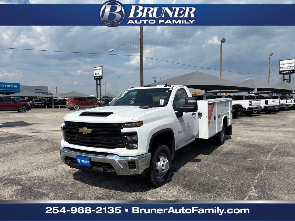 2025 Chevrolet Silverado 3500 HD Chassis Cab Work Truck in Summit White — front three-quarter view