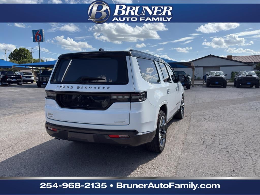 2022 Jeep Grand Wagoneer Series III 4x4 in Bright White Clearcoat — front three-quarter view