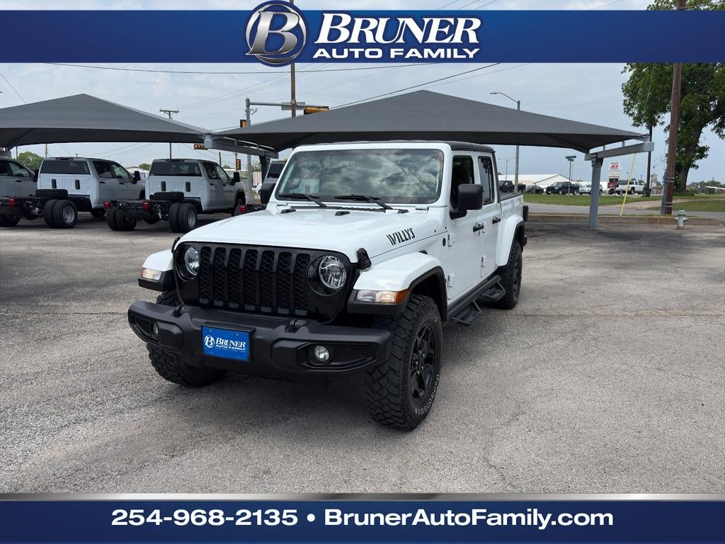 2021 Jeep Gladiator Willys 4x4 in Bright White Clearcoat — front three-quarter view